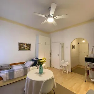https://antica-casa-marsilio.hotelinveneto.com