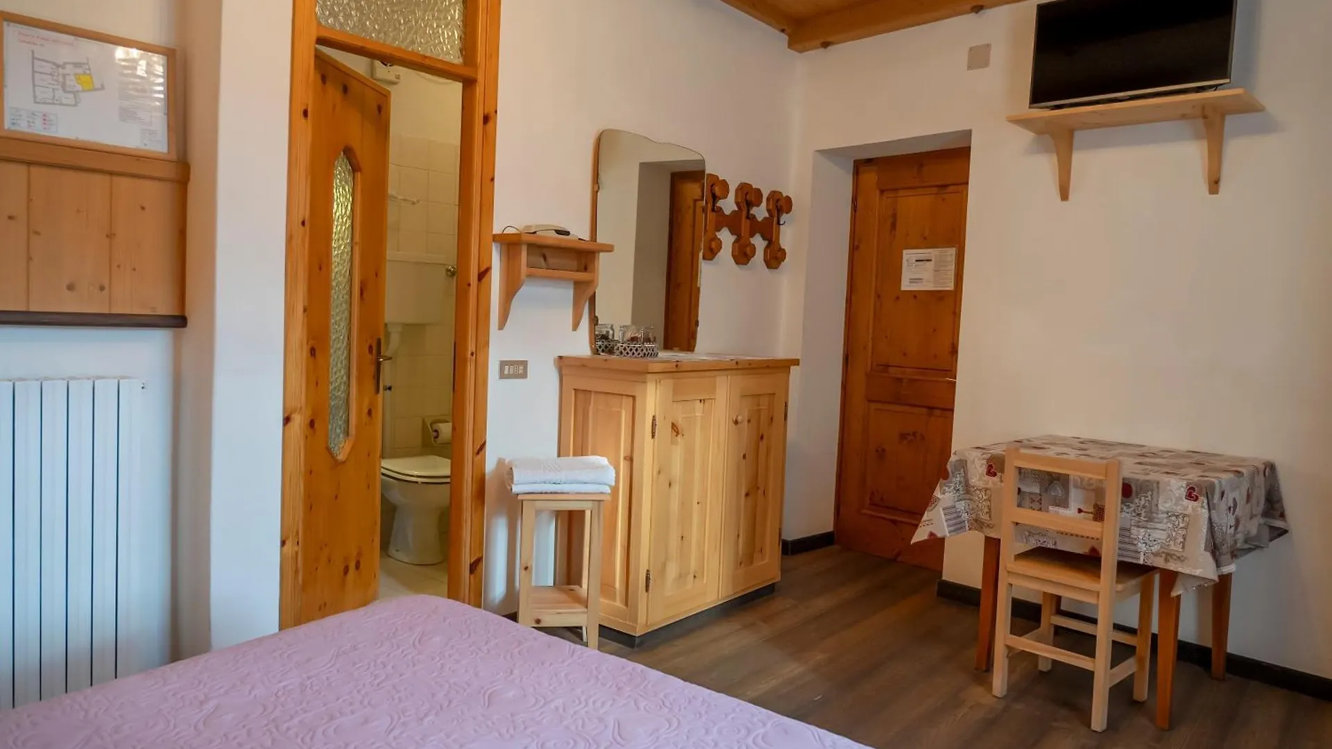 Camere Vecchio Borgo 보르미오 0*,
